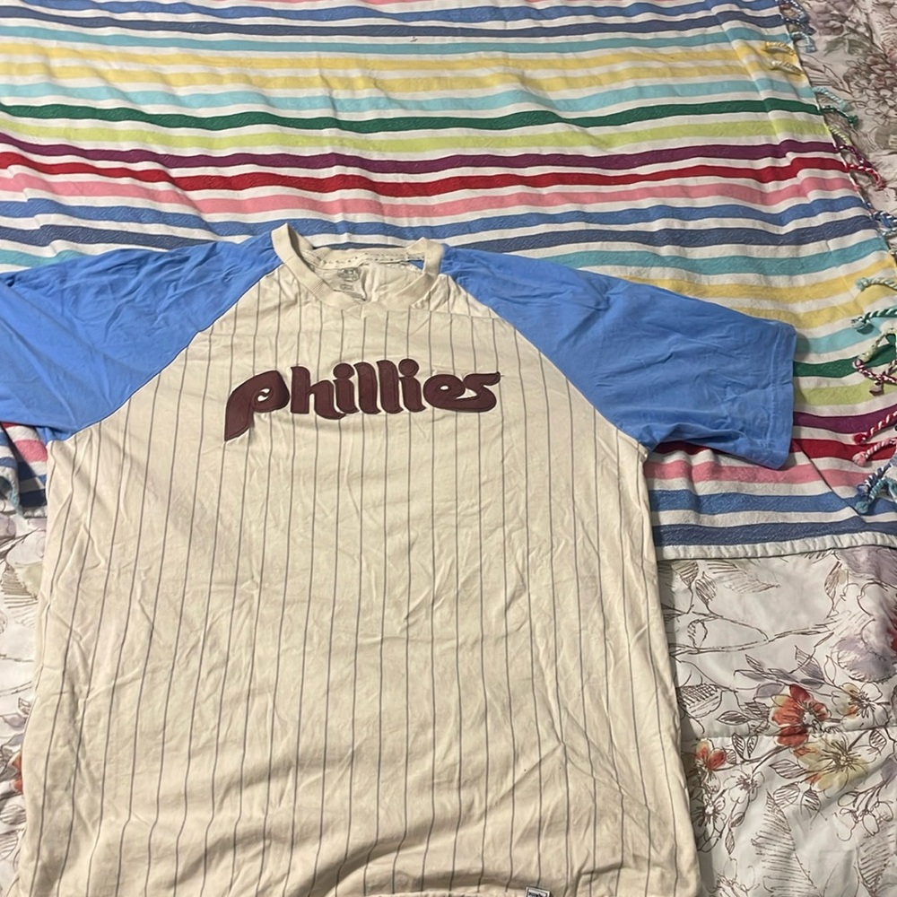 Phillies tee